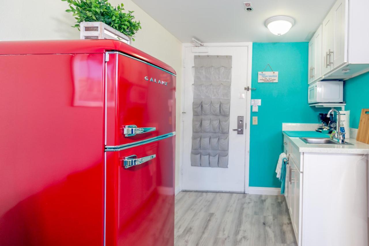 Aloha Vibes Await! Stylish Condo At Aloha Surf - Mountain And City Views Honolulu Eksteriør billede